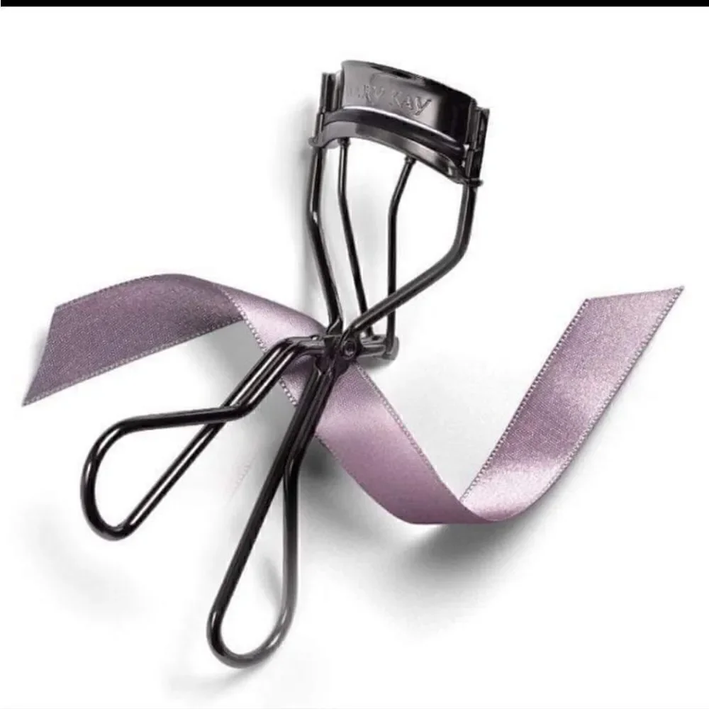 MARY KAY EYELASH CURLER - NEW!